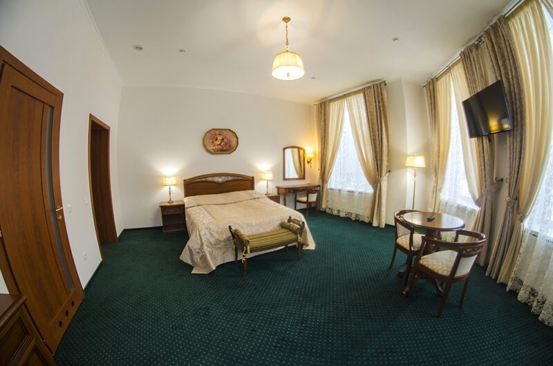 Готель «Карпатські Зорі» – Яремче