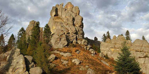 Тустань: пориньте в історії середньовіччя