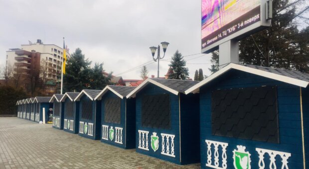 У Трускавці встановлюють великий різдвяний ярмарок.